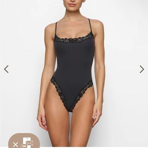 NWT SKIMS LACE BODYSUIT